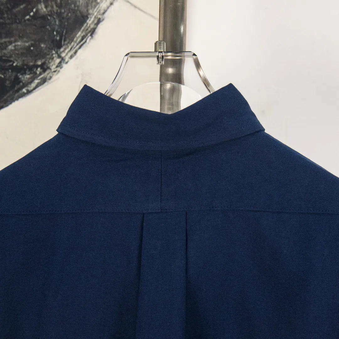 P270 zp version [Exclusive supply] Ralph Lauren/Ralph Lauren's classic evergreen single product 100 cotton Oxford spun old money style casual long-sleeved shirt. 100% restored workmanship. The entire garment is embedded with seams and clean edges. The upper back seams are reorganized for a better fit. ✅ 100 cotton Oxford spun on the face. Pre-wash treatment. The texture is tight and soft. ✅ Custom dyed original pearlescent white bottom buttons. Size partitions. ✅ Special shaped chiffon foil is included in the collar door tube. It is not easy to deform and pull. ✅ RL classic version of the Oxford shirt. The thick and crisp feeling brought by the Oxford cloth. It can be worn alone or as an outer layer. It can be worn in all seasons. It is a must-have item for the wardrobe. Get it with your eyes closed. Color: black, white, pink, blue, carbon gray, khaki, navy blue and red label, dark blue and white label (8 colors) Size: S M L XL Number: WW10967